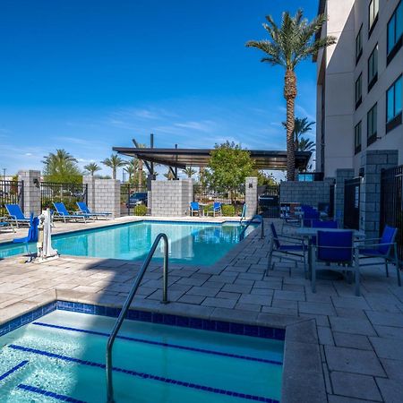 Holiday Inn Express & Suites - Gilbert - Mesa Gateway Airport מראה חיצוני תמונה