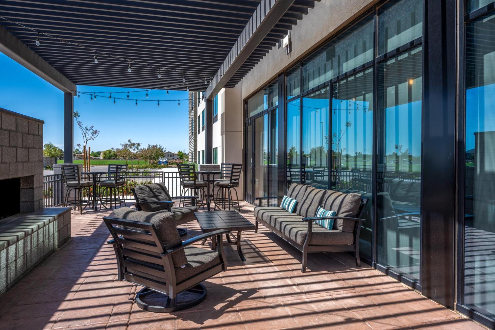 Holiday Inn Express & Suites - Gilbert - Mesa Gateway Airport מראה חיצוני תמונה